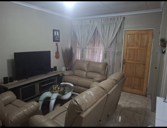 2 BEDROOM APARTMENT FOR SALE IN COMMERCIA